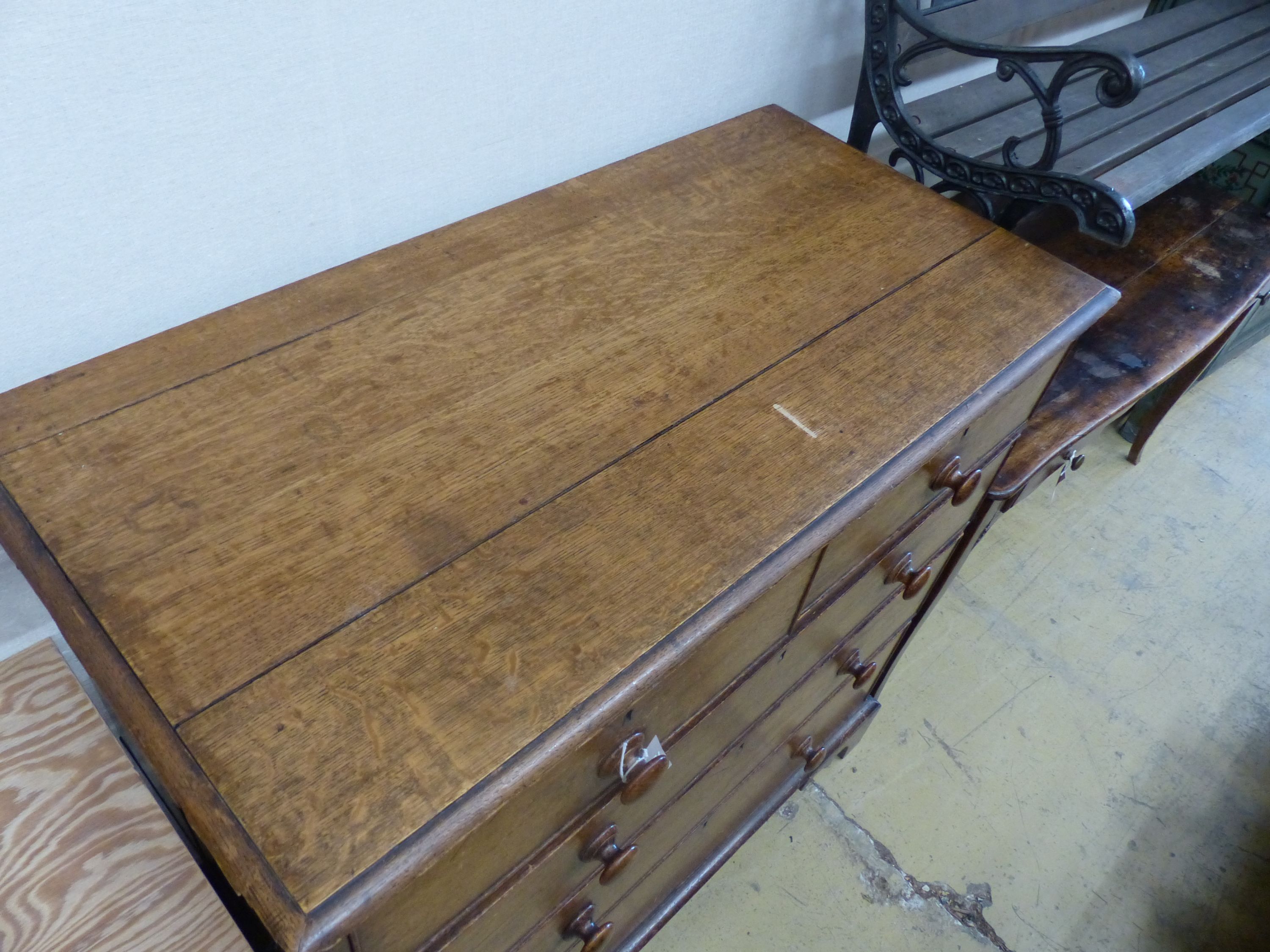 A Georgian oak chest of drawers, width 104cm, depth 52cm, height 107cm